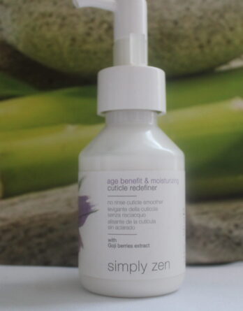 Simply Zen: Age Benefit &moisturizing cuticle redefiner, une protection cuticule les cheveux paraissent lisses et brillants. Cependant, des dommages dus à la chaleur, à la coloration, au coiffage excessif, ou à d'autres facteurs peuvent entraîner l'ouverture ou la détérioration des écailles de la cuticule, ce qui peut rendre les cheveux plus sujets à la sécheresse, à la cassure et à la perte de brillance.