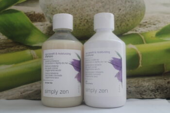 Gamme Simply Zen : Duo Age Benefit & Moisturizing - Shampoing et Conditioner de qualité professionnelle pour des cheveux mûrs magnifiquement entretenus.