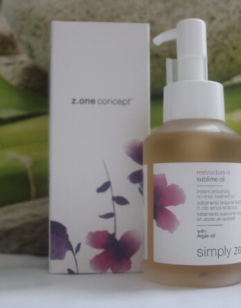 Révélez la splendeur de vos cheveux avec l'huile sublime restructurante Simply Zen. Une formule exquise pour une chevelure magnifiquement revitalisée. Transformez chaque mèche avec une douceur luxueuse et une brillance sublime. L'élégance capillaire à son apogée avec Simply Zen.