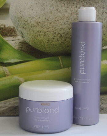 Découvrez l'éclat blond ultime avec notre duo Pur Blonde de Vitality's. Le shampoing à la Phytokératine renforce et neutralise les reflets indésirables, tandis que le masque offre une luminosité éclatante, zéro reflets jaunes. Révélez la vitalité capillaire en trois gestes simples. 💛✨ 3Hair Réunion#Vitalitys #PurBlonde