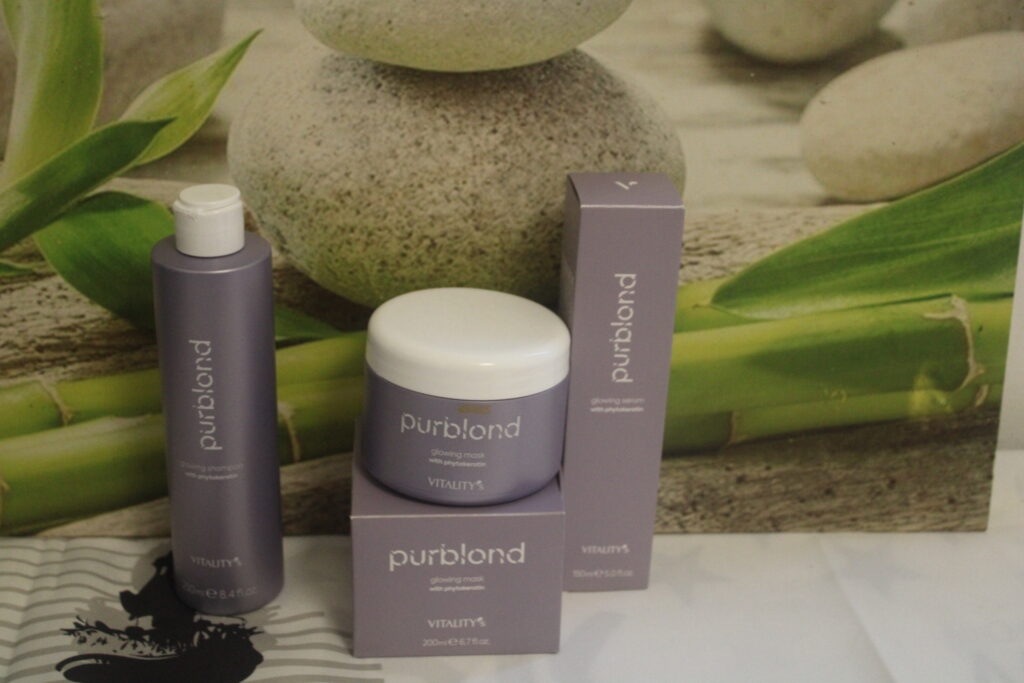 Le coffret Purblond de Vitality's est une expérience sensorielle complète, offrant une fusion harmonieuse d'ingrédients de qualité pour des cheveux éblouissants de santé et de beauté. Intégrez ces produits dans votre routine capillaire pour une transformation capillaire exceptionnelle. #HairRéunion