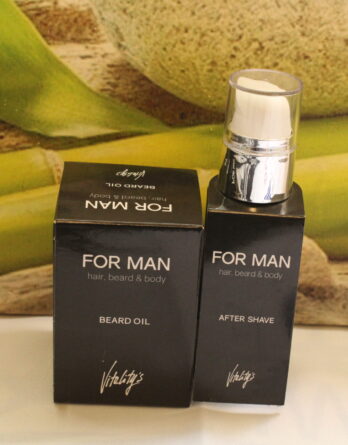 le Duo Huile & Crème Après-Rasage de la Gamme For Man par Vitality's. L'huile raffinée adoucit la barbe, tandis que la crème apaise et rafraîchit la peau après le rasage.