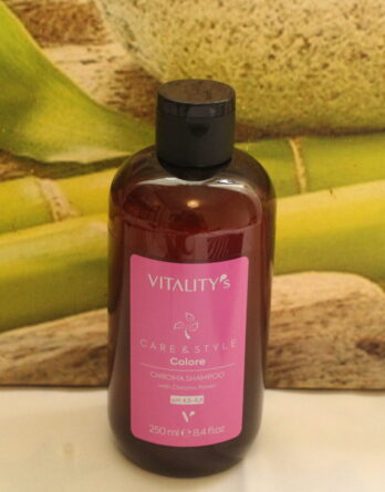 Chroma Shampoing Care & Style Coloré de Vitality's : Une symphonie de soin pour vos cheveux colorés. Ce shampoing haut de gamme va au-delà du nettoyage, offrant une expérience holistique. Grâce au Chroma Power, la coloration est préservée avec une action antioxydante, tandis que le WEG Mix apporte une hydratation profonde et des propriétés antioxydantes. Laissez-vous envoûter par la fusion parfaite entre nettoyage, hydratation, et préservation de la couleur. Découvrez l'excellence capillaire avec Chroma Shampoing Care & Style de Vitality's.🌈✨