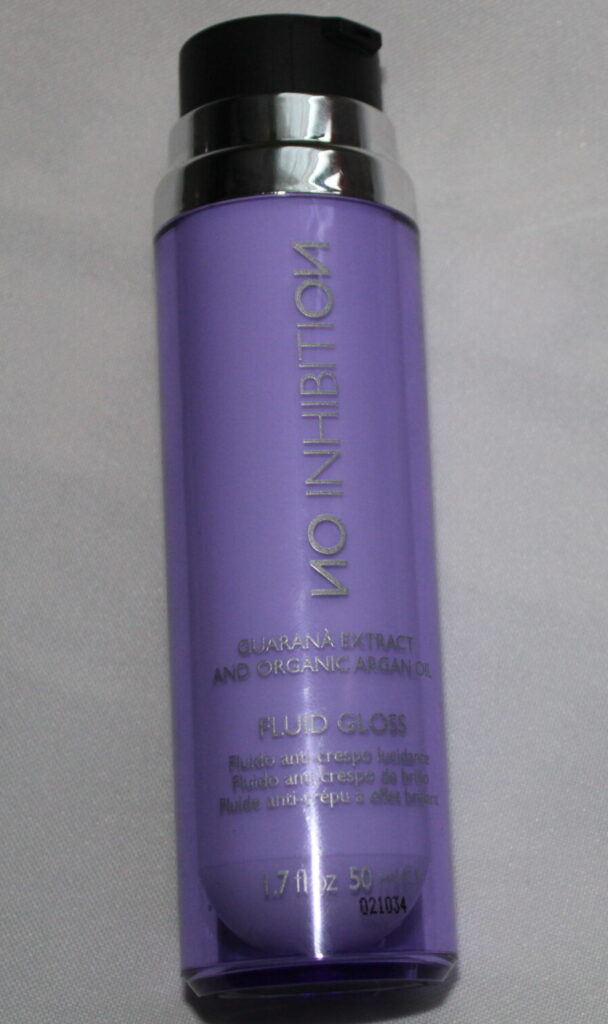 Découvrez le Fluide Gloss No Inhibition, une formule innovante pour des cheveux sublimes. Élimine les frisottis, protège des dommages thermiques et hydrate en profondeur. Convient à tous les types de cheveux. Facile à utiliser : appliquez quelques gouttes sur cheveux humides ou secs. Obtenez une brillance éclatante et une chevelure soyeuse en un instant.