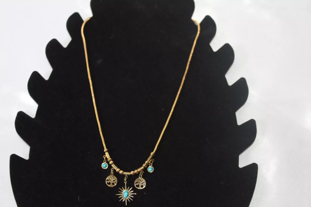 Collier en acier inoxydable personnalisé asymétrique avec pendentif soleil et étoile en turquoise, cadeau de bijoux pour femm